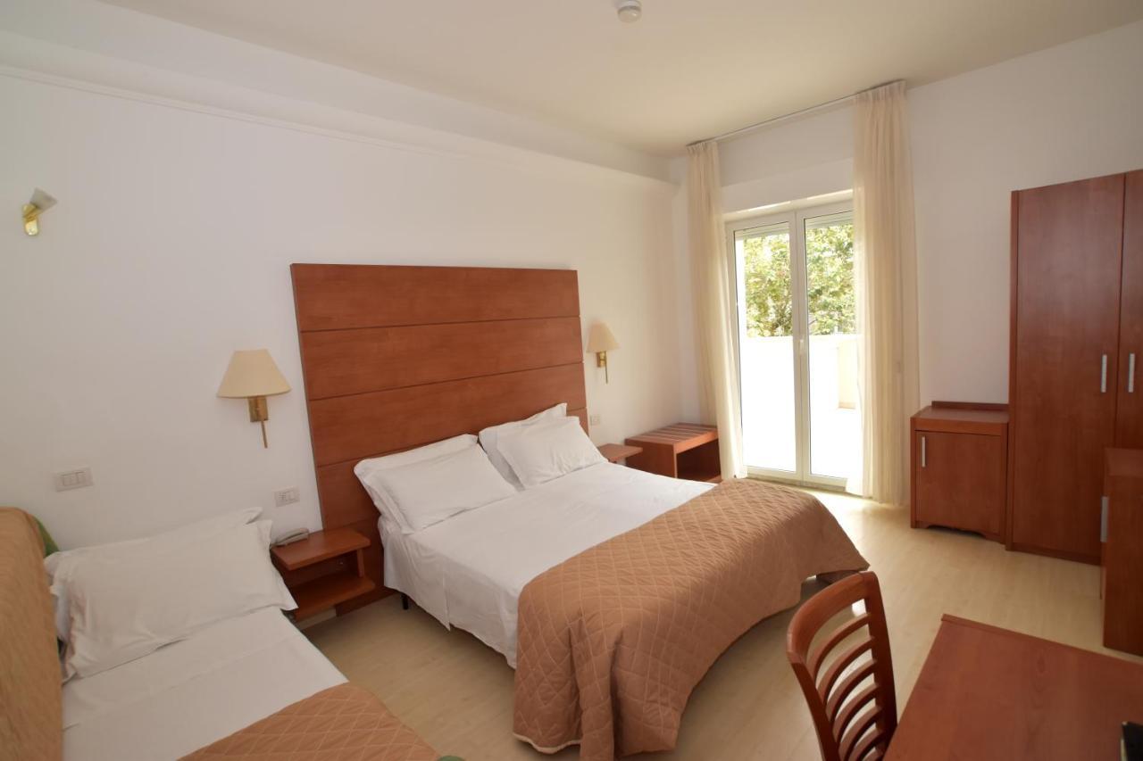 Hotel Villa Del Parco Rimini Kültér fotó