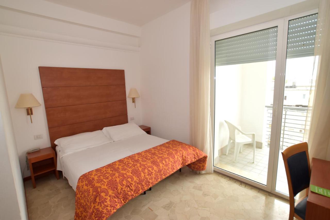 Hotel Villa Del Parco Rimini Kültér fotó