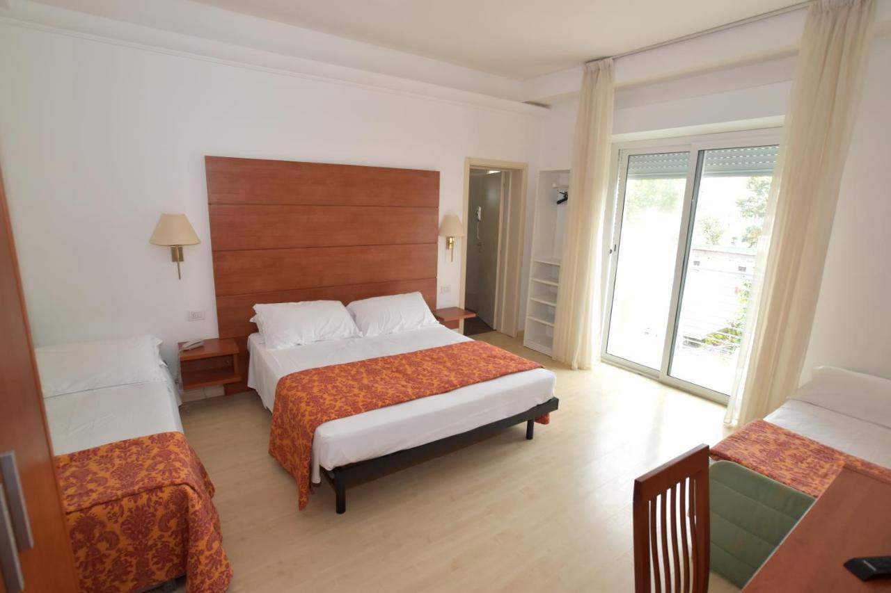 Hotel Villa Del Parco Rimini Kültér fotó