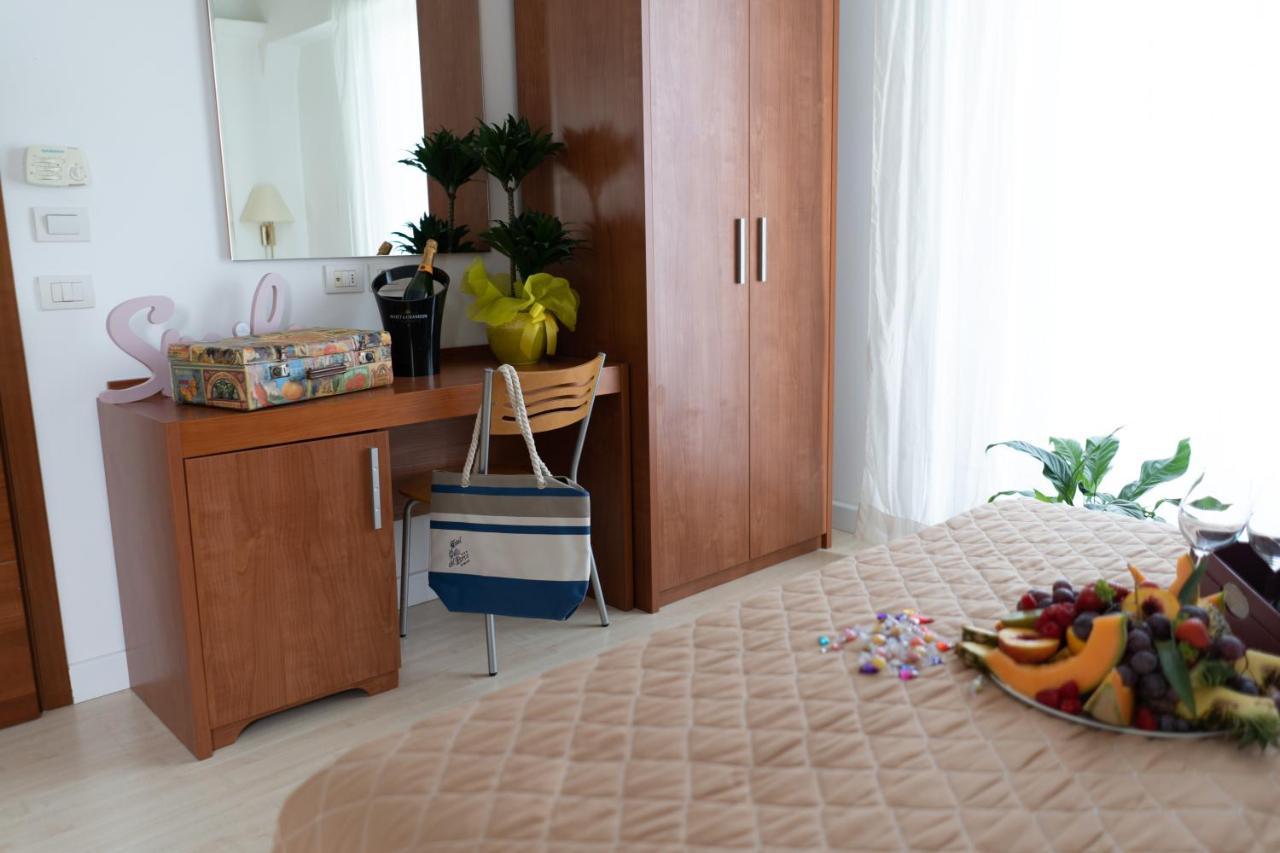 Hotel Villa Del Parco Rimini Kültér fotó
