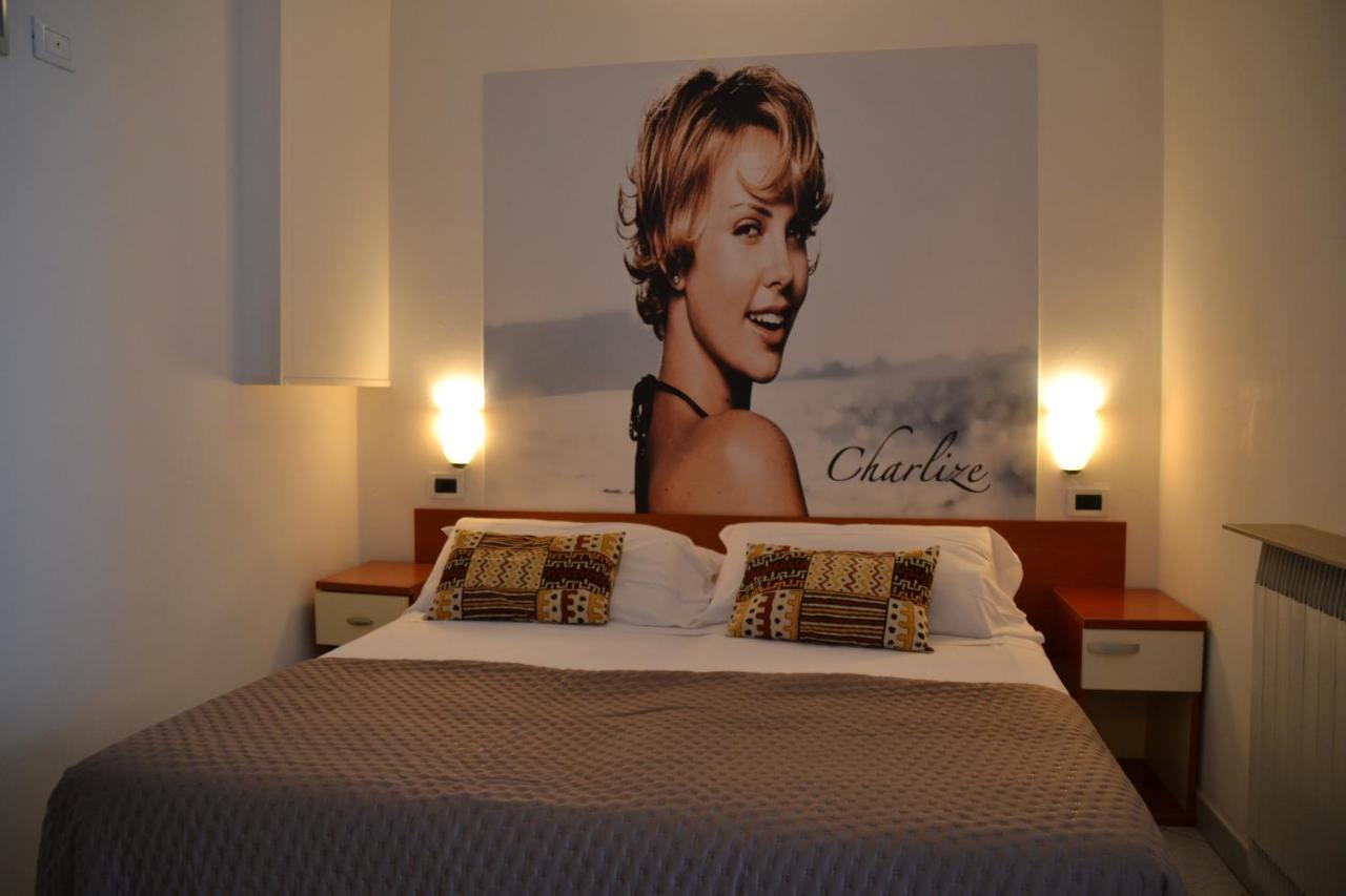 Hotel Villa Del Parco Rimini Kültér fotó