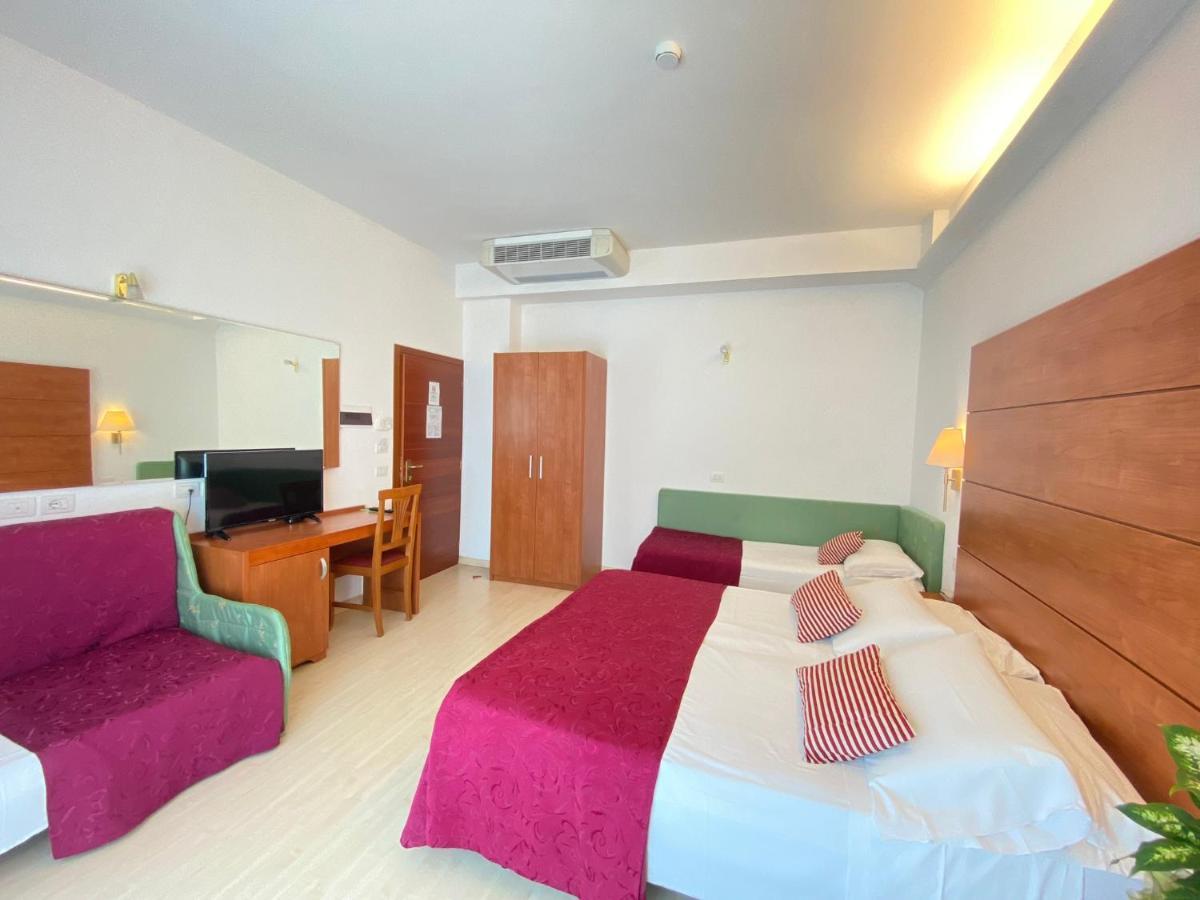 Hotel Villa Del Parco Rimini Kültér fotó