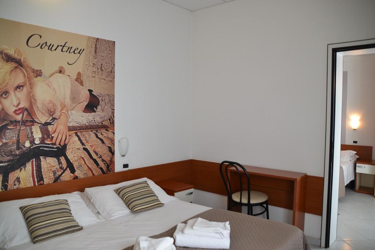 Hotel Villa Del Parco Rimini Kültér fotó