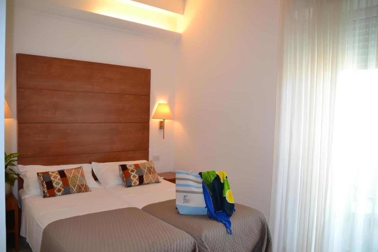 Hotel Villa Del Parco Rimini Kültér fotó