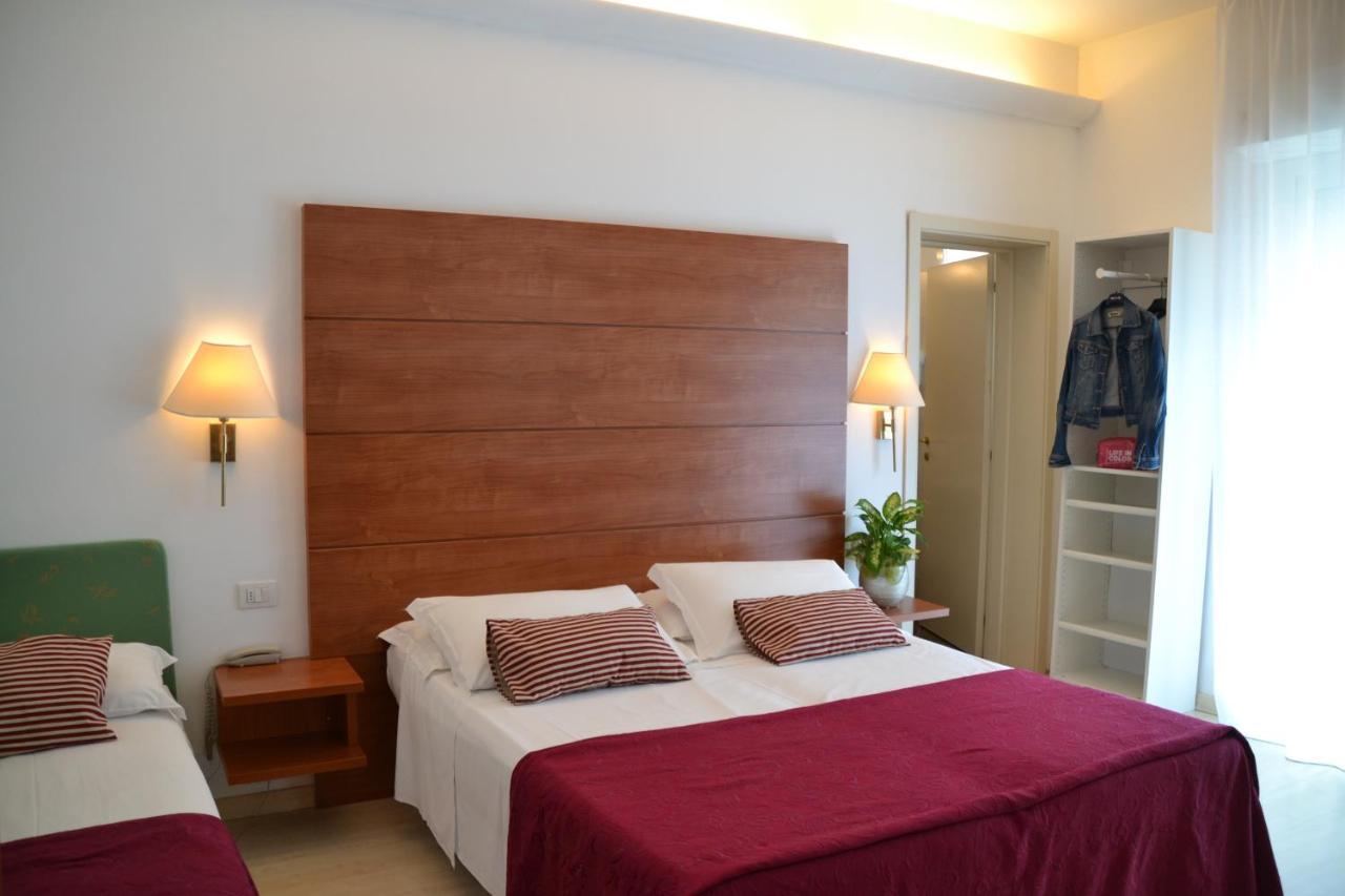 Hotel Villa Del Parco Rimini Kültér fotó