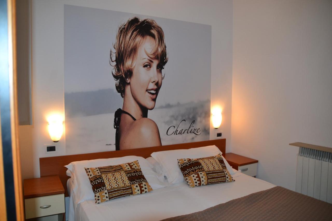 Hotel Villa Del Parco Rimini Kültér fotó