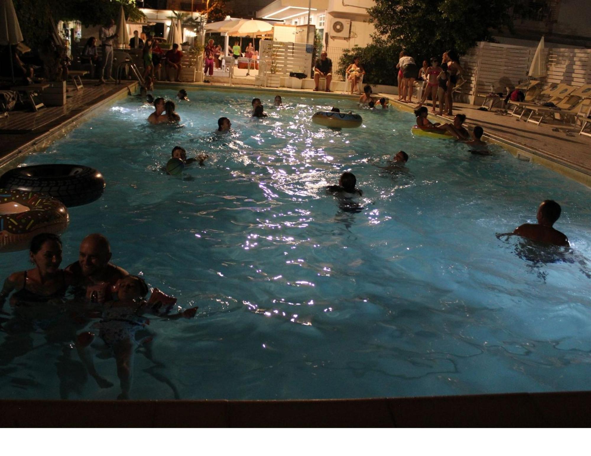 Hotel Villa Del Parco Rimini Kültér fotó