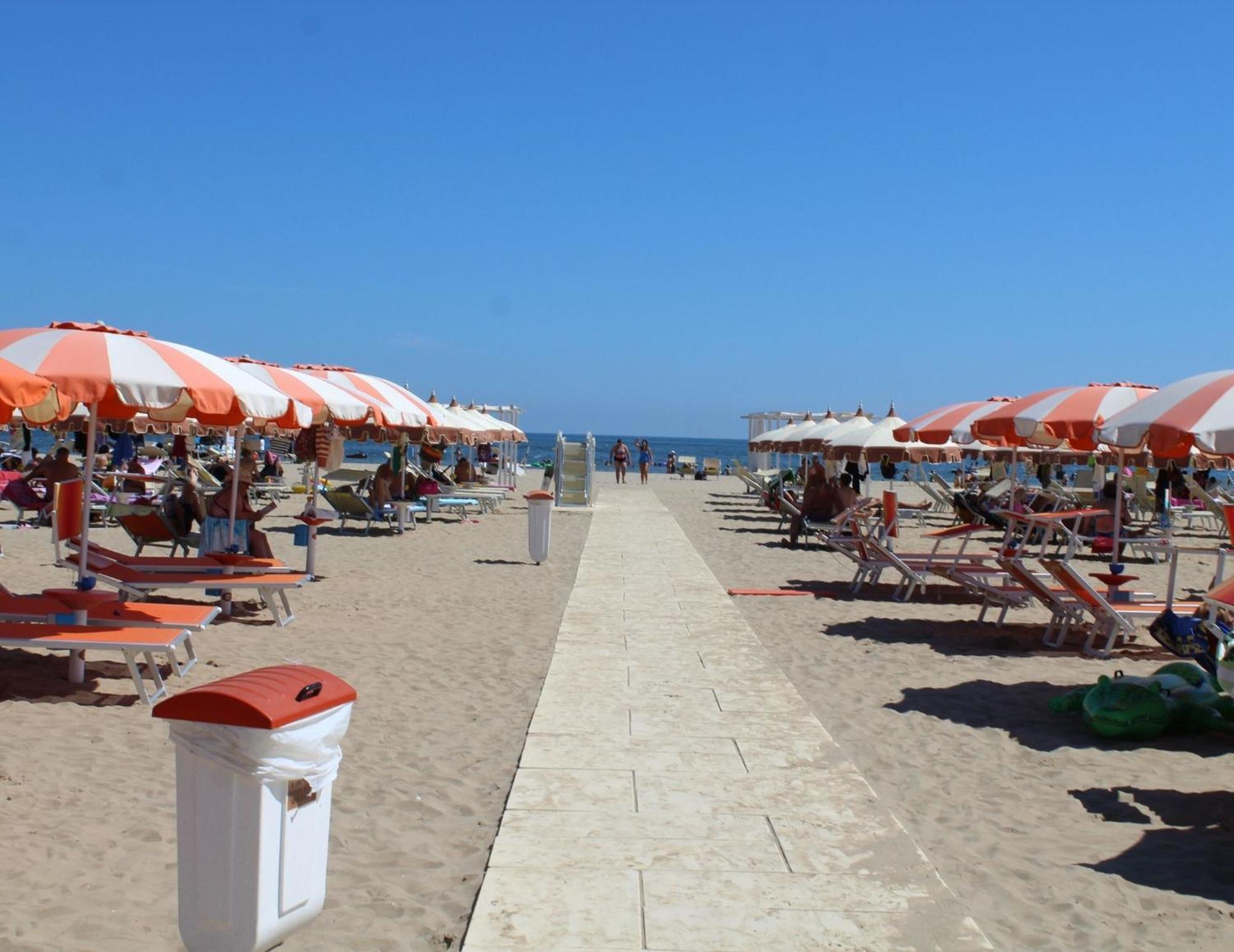 Hotel Villa Del Parco Rimini Kültér fotó