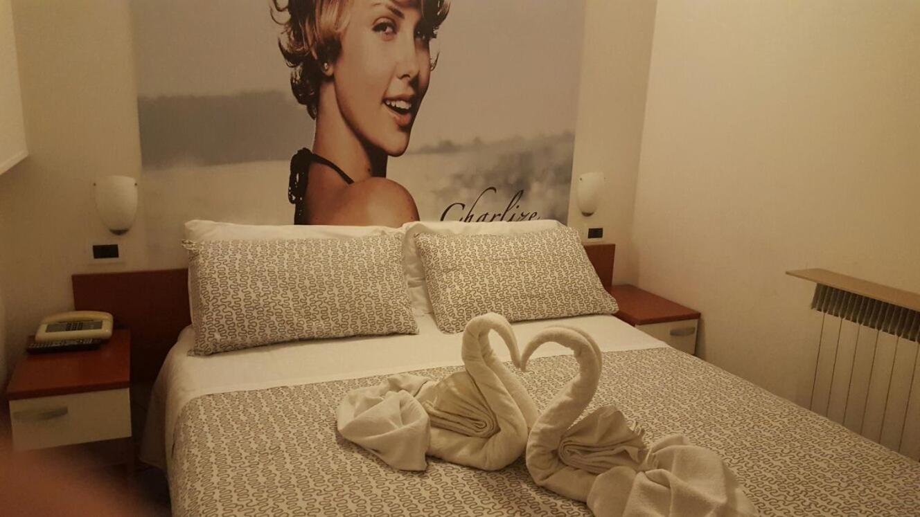 Hotel Villa Del Parco Rimini Kültér fotó