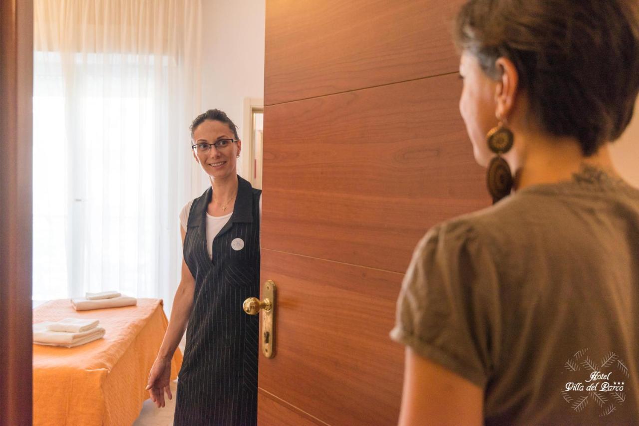 Hotel Villa Del Parco Rimini Kültér fotó