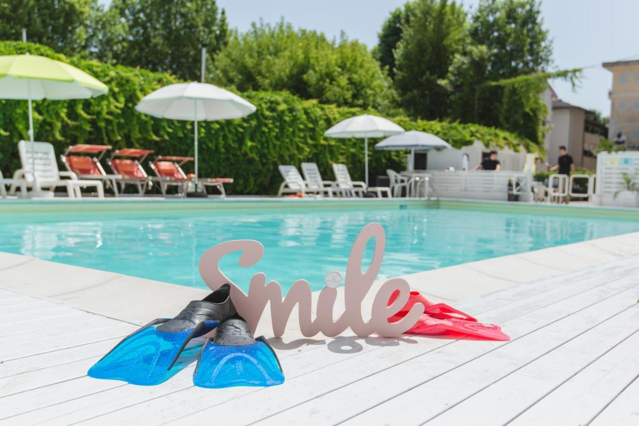 Hotel Villa Del Parco Rimini Kültér fotó